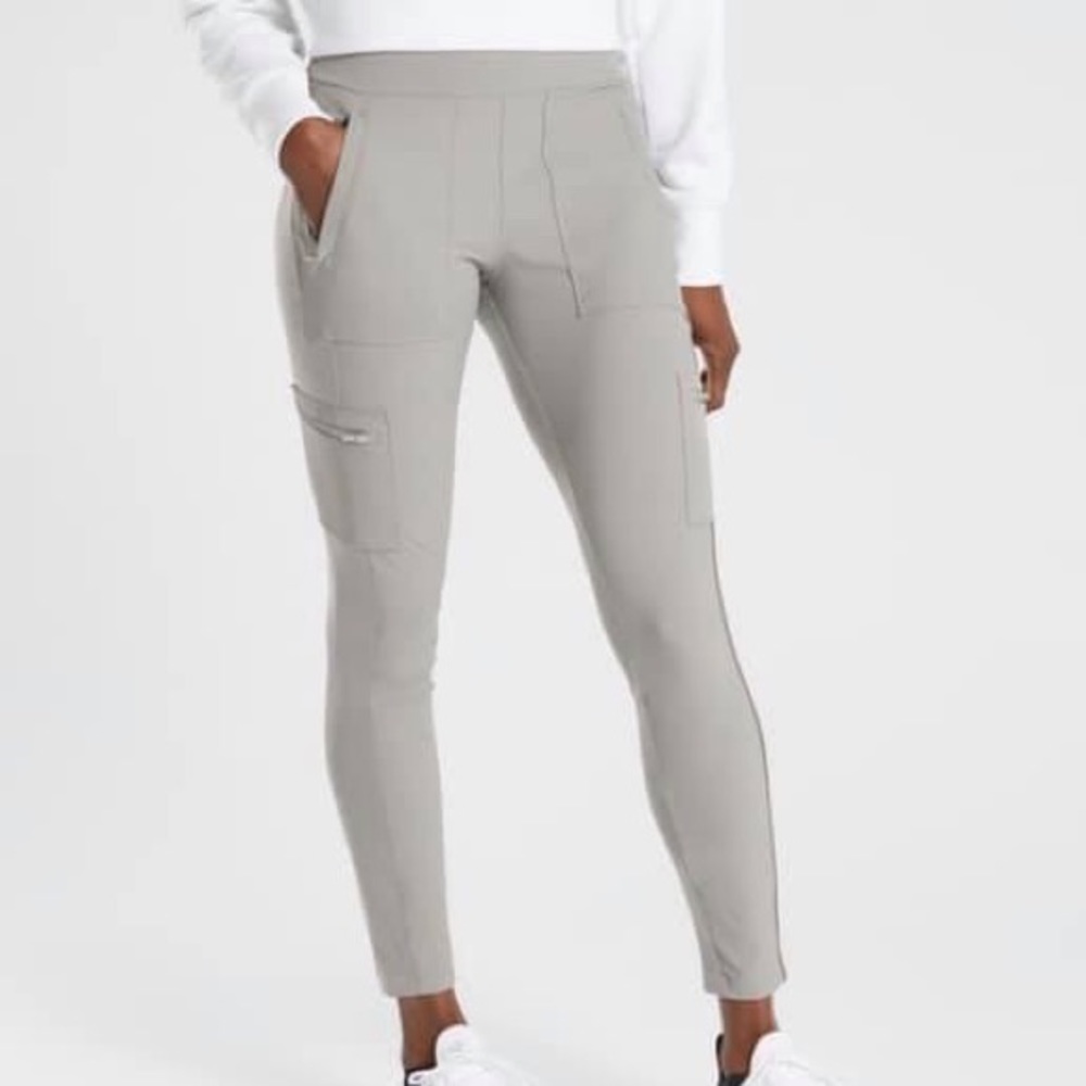 NWOT Athleta Headlands Hybrid Cargo Tights.